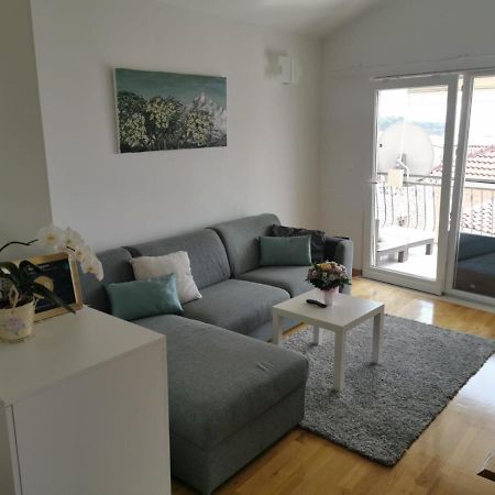 Apartments Dvor - Ap1, Ap2, Ap3 Baška Voda Exteriör bild