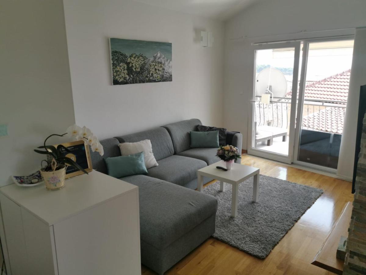 Apartments Dvor - Ap1, Ap2, Ap3 Baška Voda Exteriör bild