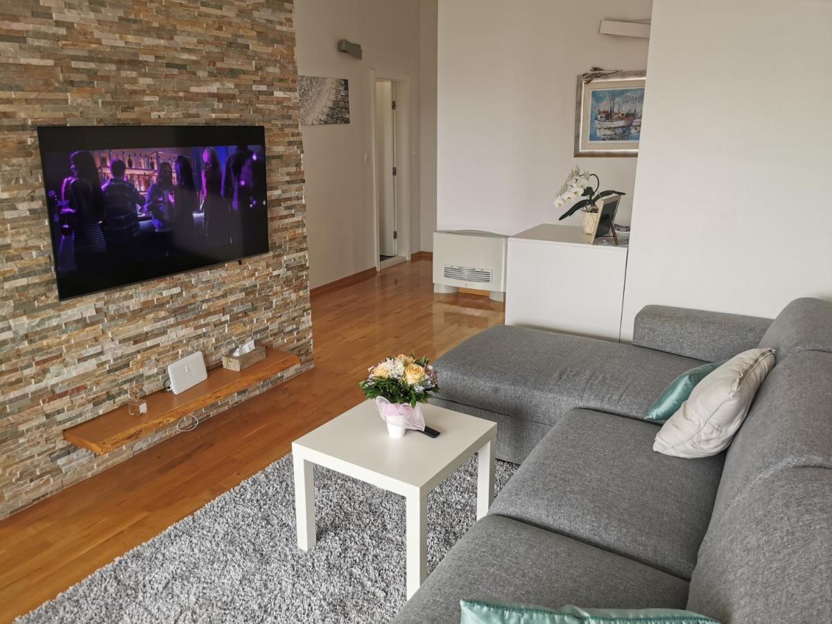 Apartments Dvor - Ap1, Ap2, Ap3 Baška Voda Exteriör bild