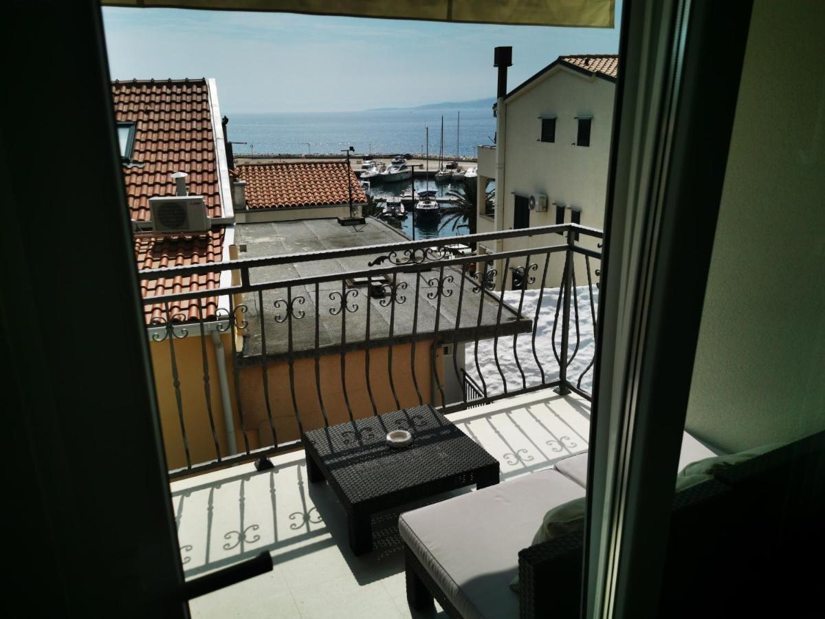 Apartments Dvor - Ap1, Ap2, Ap3 Baška Voda Exteriör bild