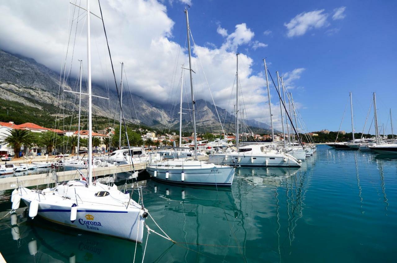 Apartments Dvor - Ap1, Ap2, Ap3 Baška Voda Exteriör bild