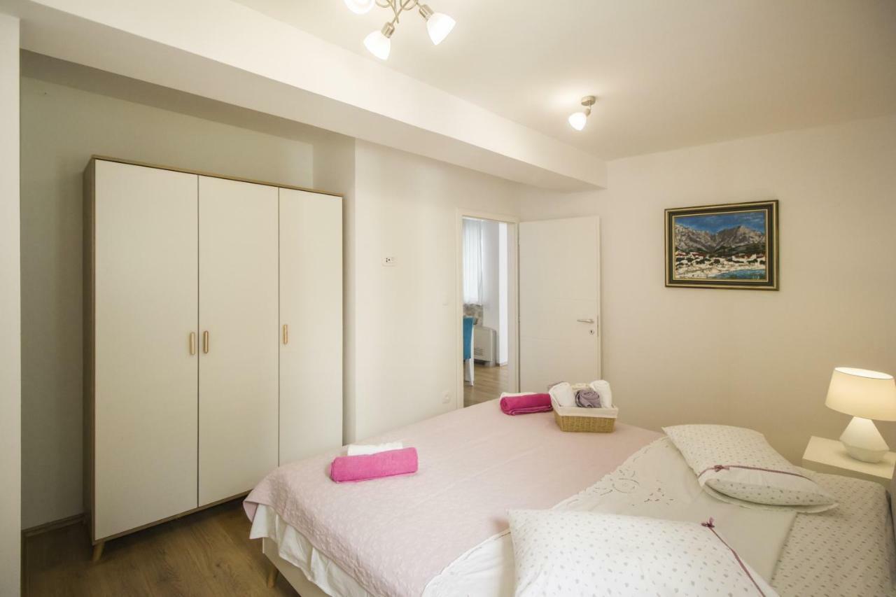 Apartments Dvor - Ap1, Ap2, Ap3 Baška Voda Exteriör bild