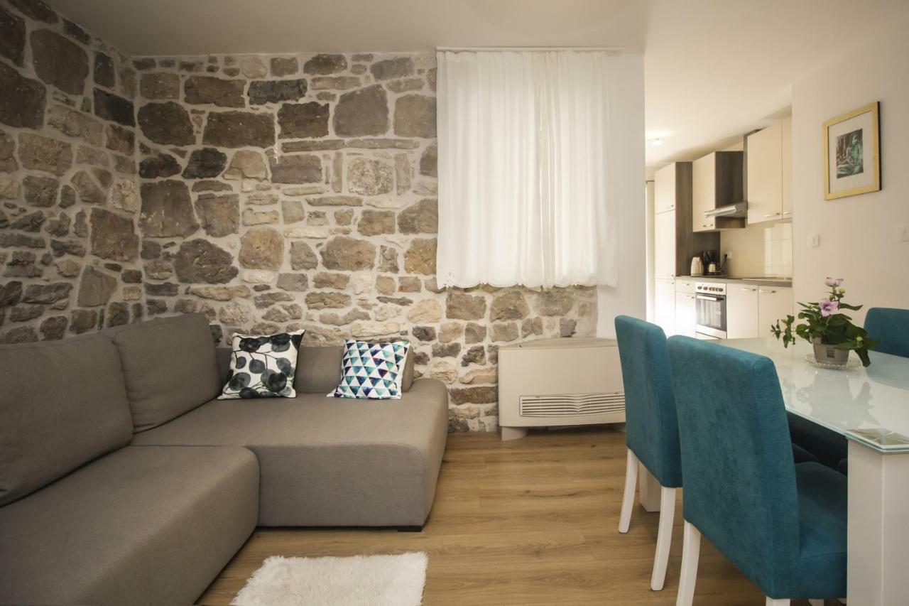 Apartments Dvor - Ap1, Ap2, Ap3 Baška Voda Exteriör bild