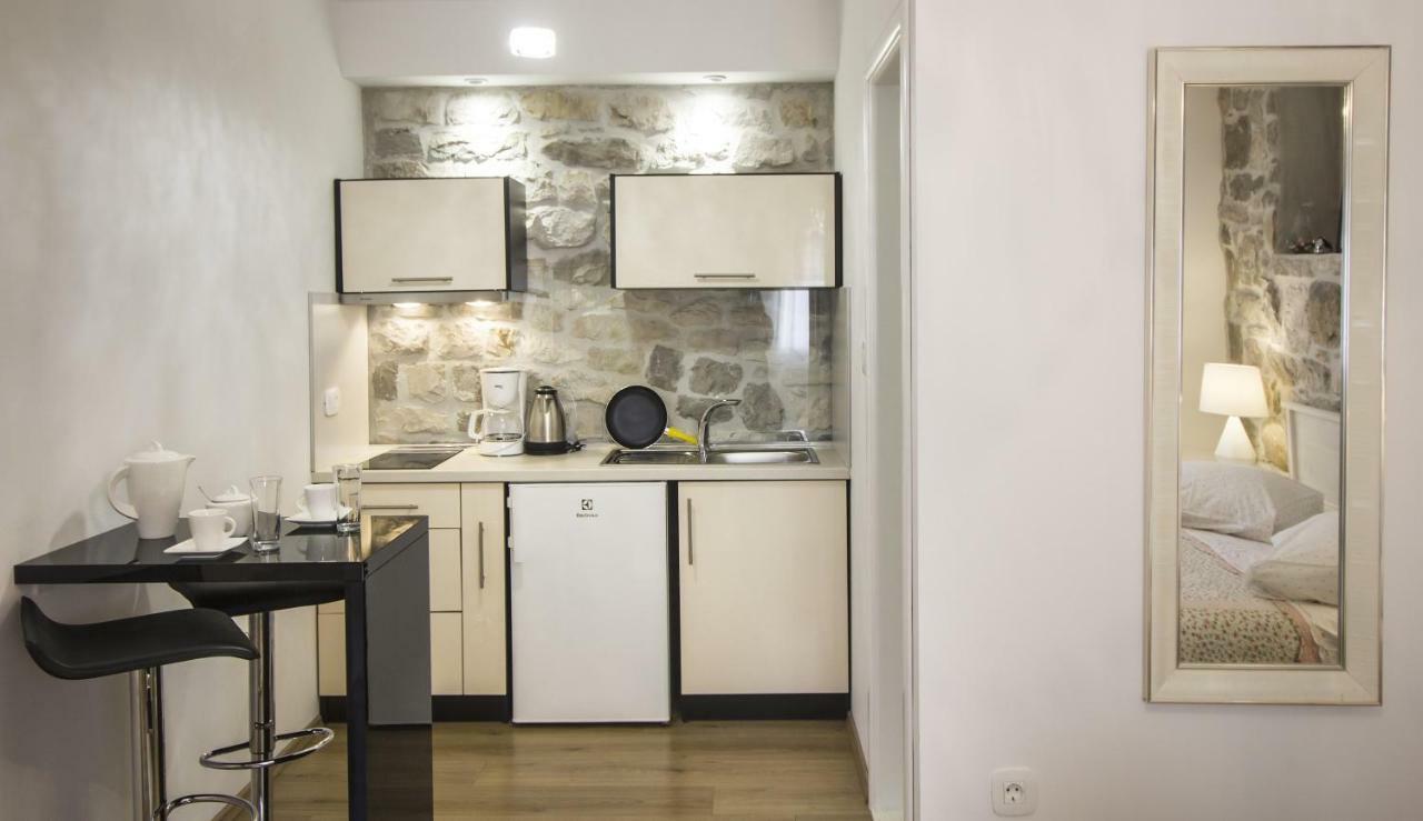 Apartments Dvor - Ap1, Ap2, Ap3 Baška Voda Exteriör bild
