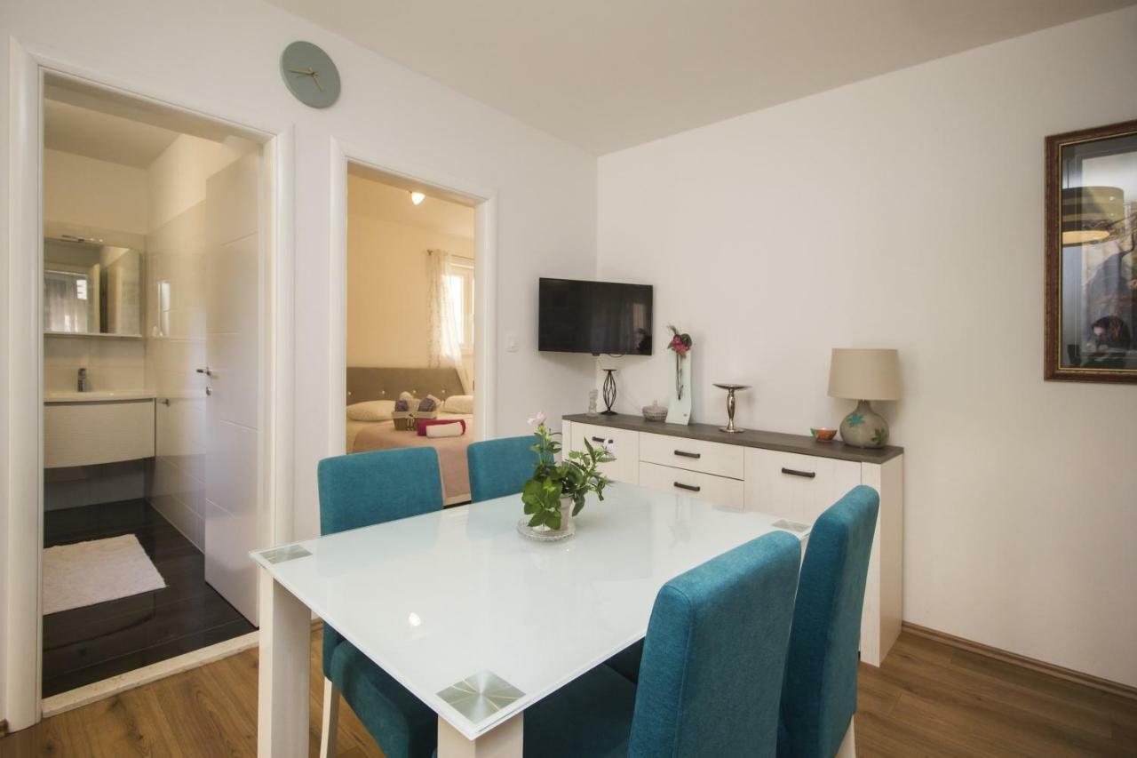 Apartments Dvor - Ap1, Ap2, Ap3 Baška Voda Exteriör bild