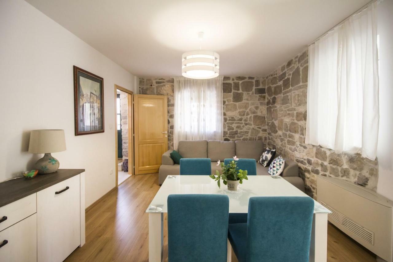 Apartments Dvor - Ap1, Ap2, Ap3 Baška Voda Exteriör bild