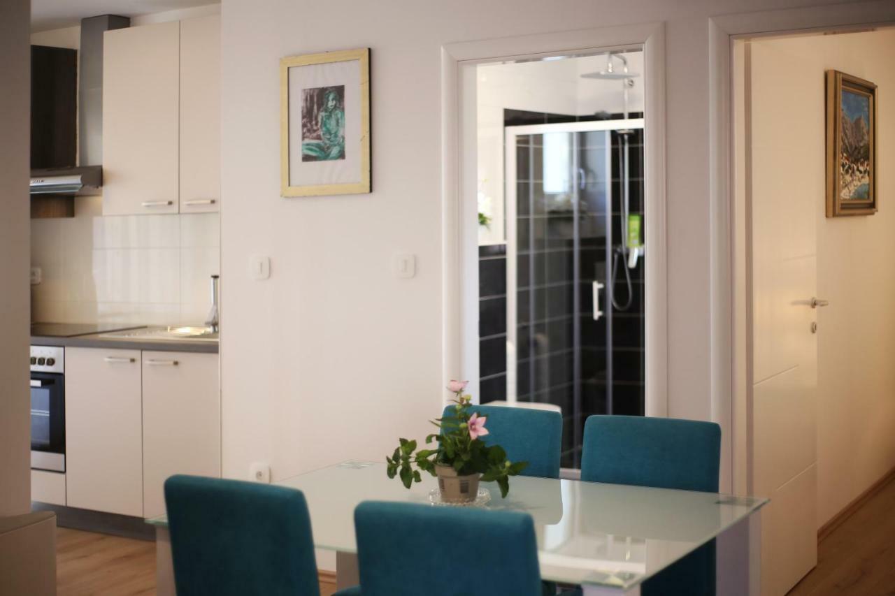 Apartments Dvor - Ap1, Ap2, Ap3 Baška Voda Exteriör bild