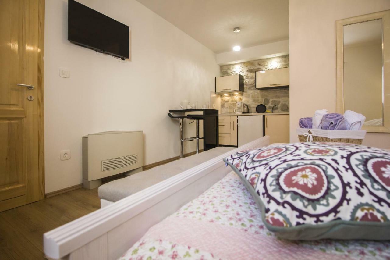 Apartments Dvor - Ap1, Ap2, Ap3 Baška Voda Exteriör bild