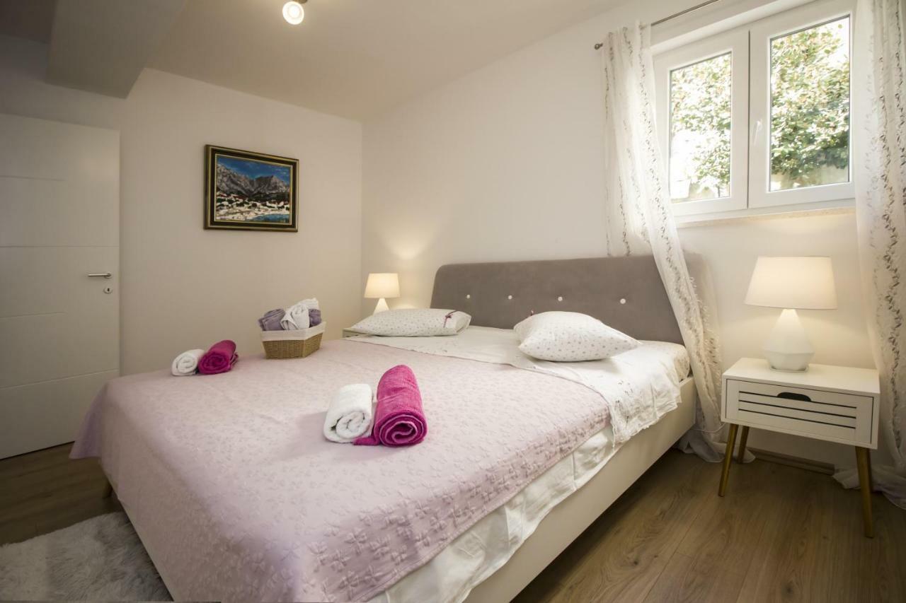 Apartments Dvor - Ap1, Ap2, Ap3 Baška Voda Exteriör bild