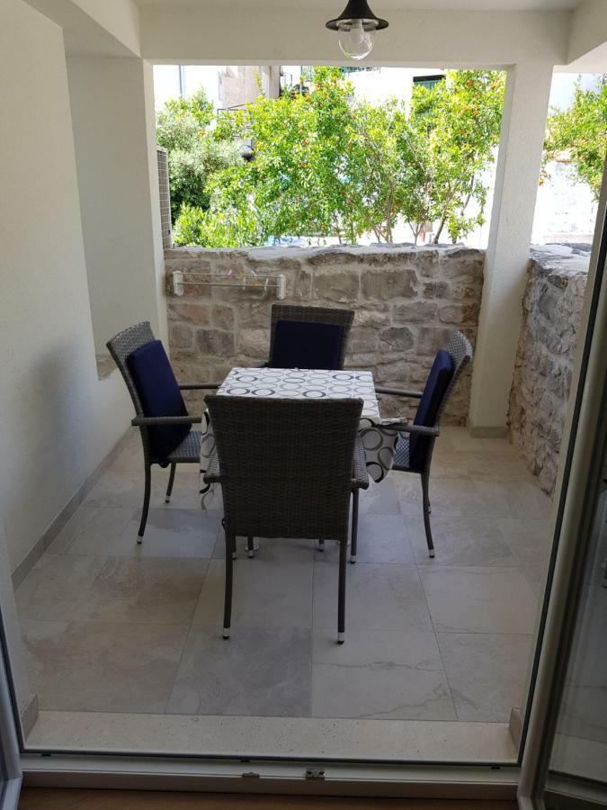 Apartments Dvor - Ap1, Ap2, Ap3 Baška Voda Exteriör bild