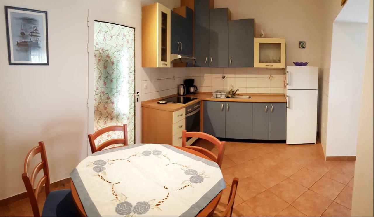 Apartments Dvor - Ap1, Ap2, Ap3 Baška Voda Exteriör bild