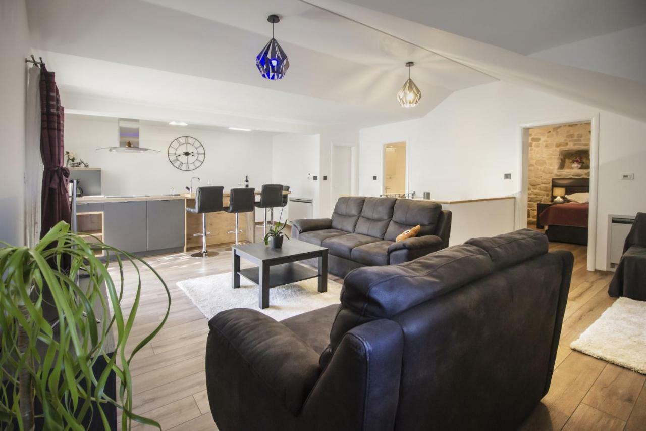 Apartments Dvor - Ap1, Ap2, Ap3 Baška Voda Exteriör bild